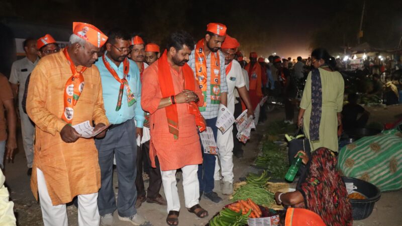 राज्य मंत्री स्वतंत्र प्रभार ने सीर गोवर्धन स्थित संत रविदास जन्म स्थान एवं प्राचीन सदगुरु कबीर प्राकट्य स्थली पर टेका मत्था