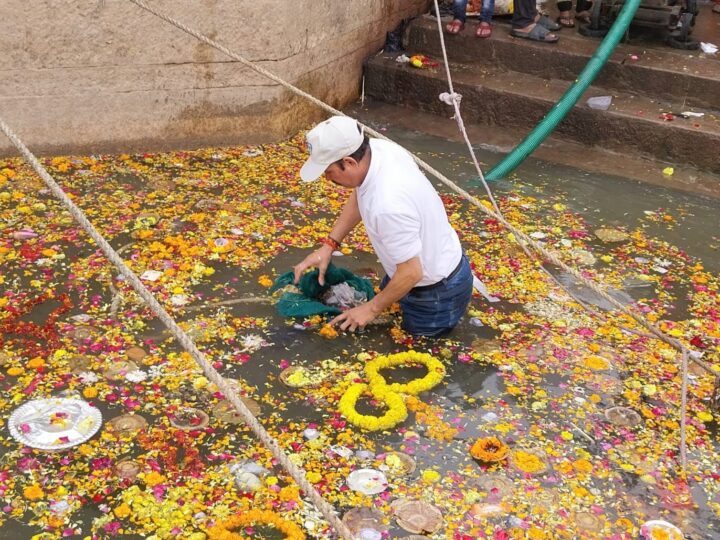 सनातन के सूर्य का आरती से अभिनंदन “