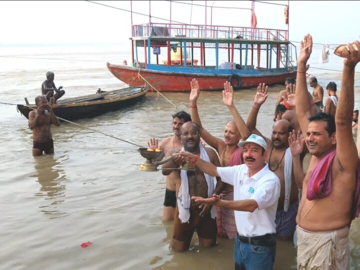 पितृपक्ष पर गंगा की सफाई कर दी गई पूर्वजों को श्रद्धांजलि ” 